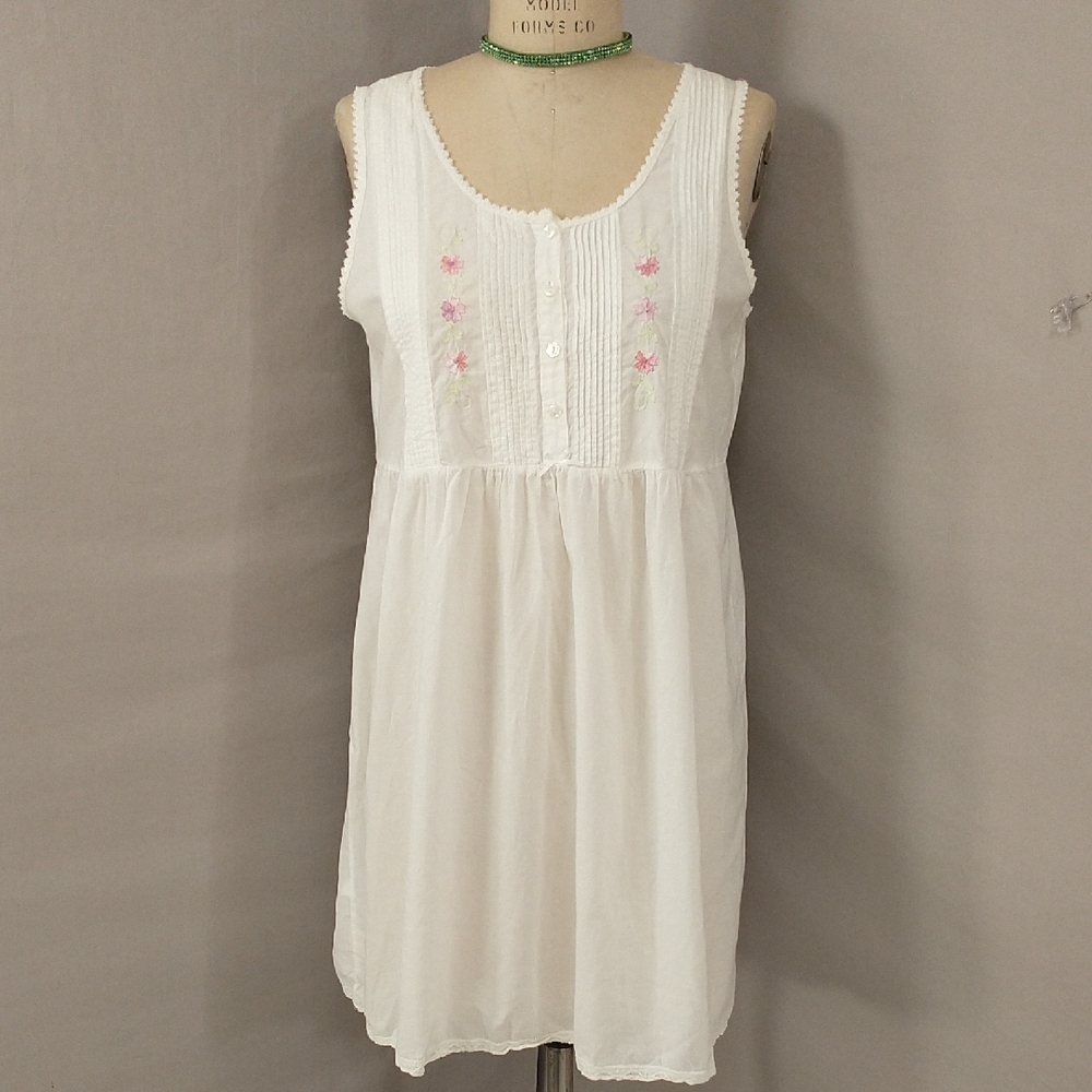 British Feminine Summer Nightgown White 100% Cotton Short Sleeveless Embroidered